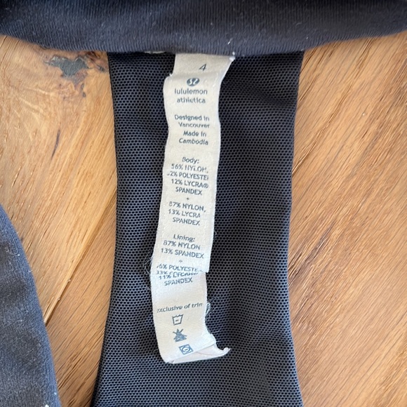 Lululemon Size 4 Workout Top - Picture 2 of 2